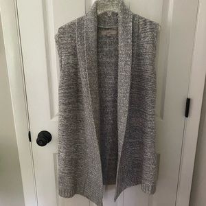 LOFT sleeveless tunic type sweater. Excellent condition. Gray. Size XS/S.